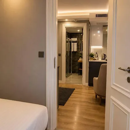 Art Karakoy *